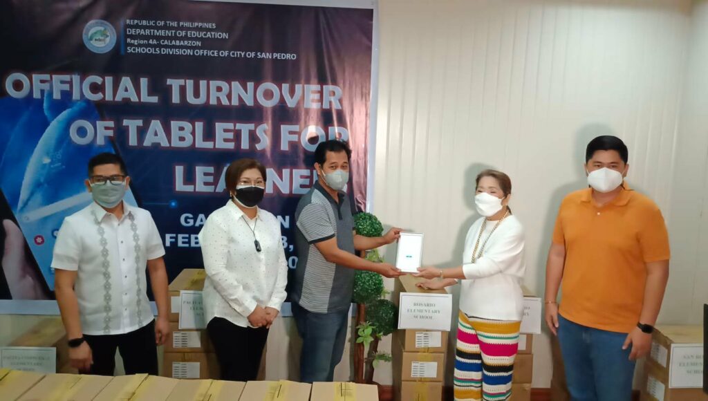 San Pedro City mayor distributes tablets to schools Philippines Graphic