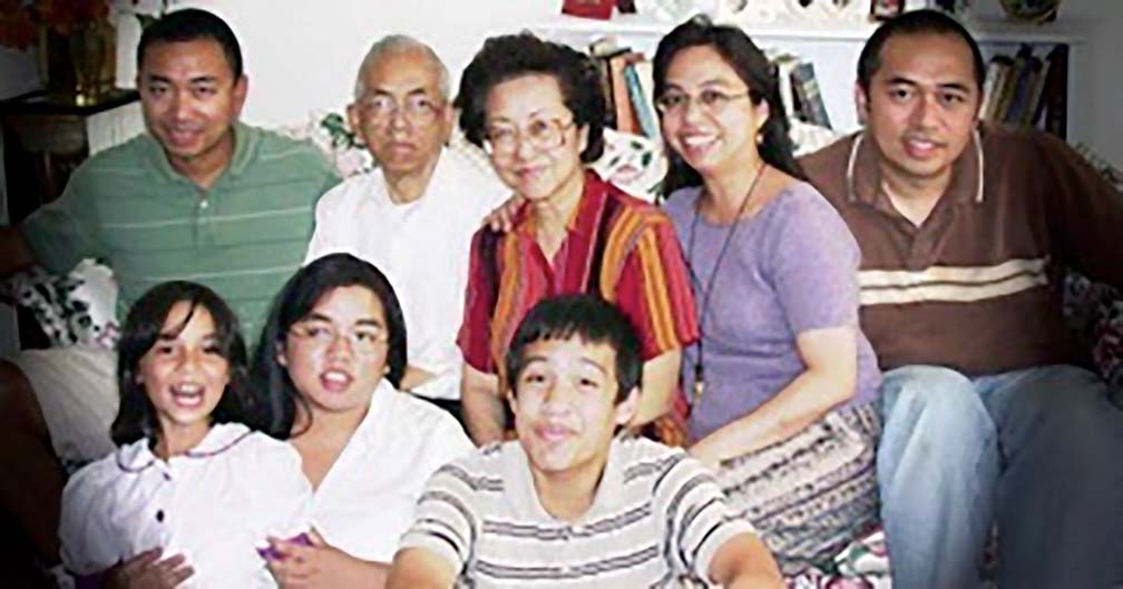 LITERATURE-GUERRERO-PHOTO3_Wilfrido 1 PNG_Family Photo