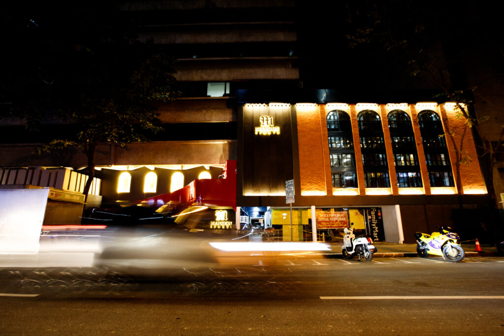 Experience moments in Mansion Sports Bar & Lounge