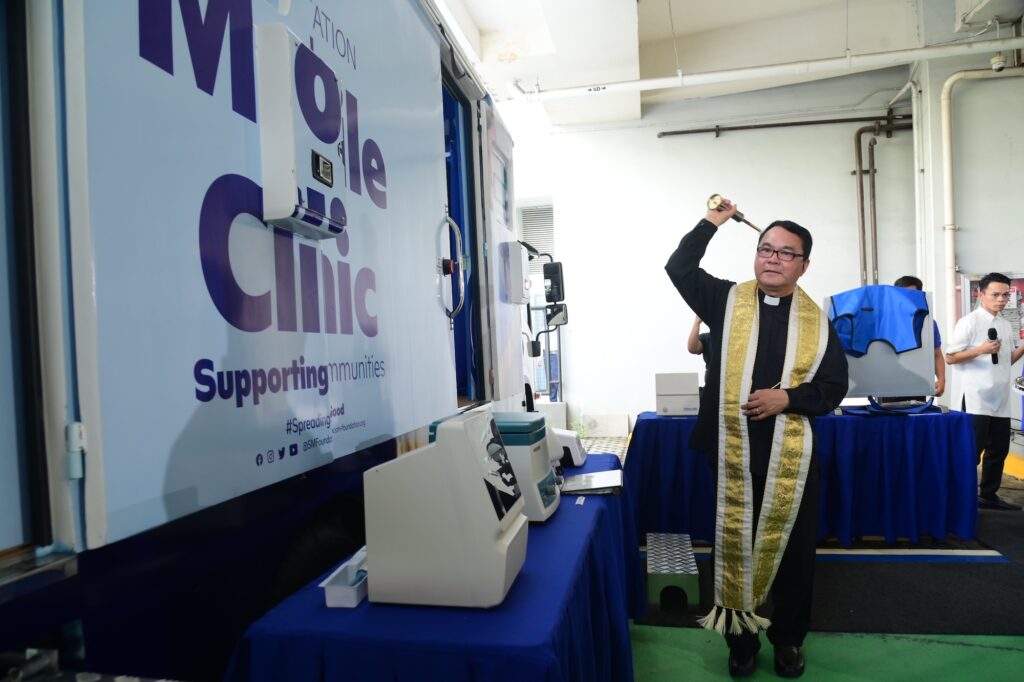 Mobile Clinic Blessing Aug 7 Sm Foundation Ngo Philippines Csr Mobile Clinic Health Prorgram 2
