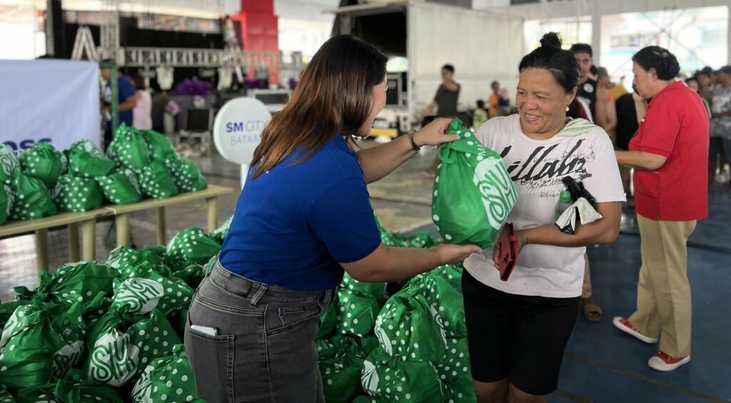 SM Foundation extends help to Bataan community amid oil spill ...