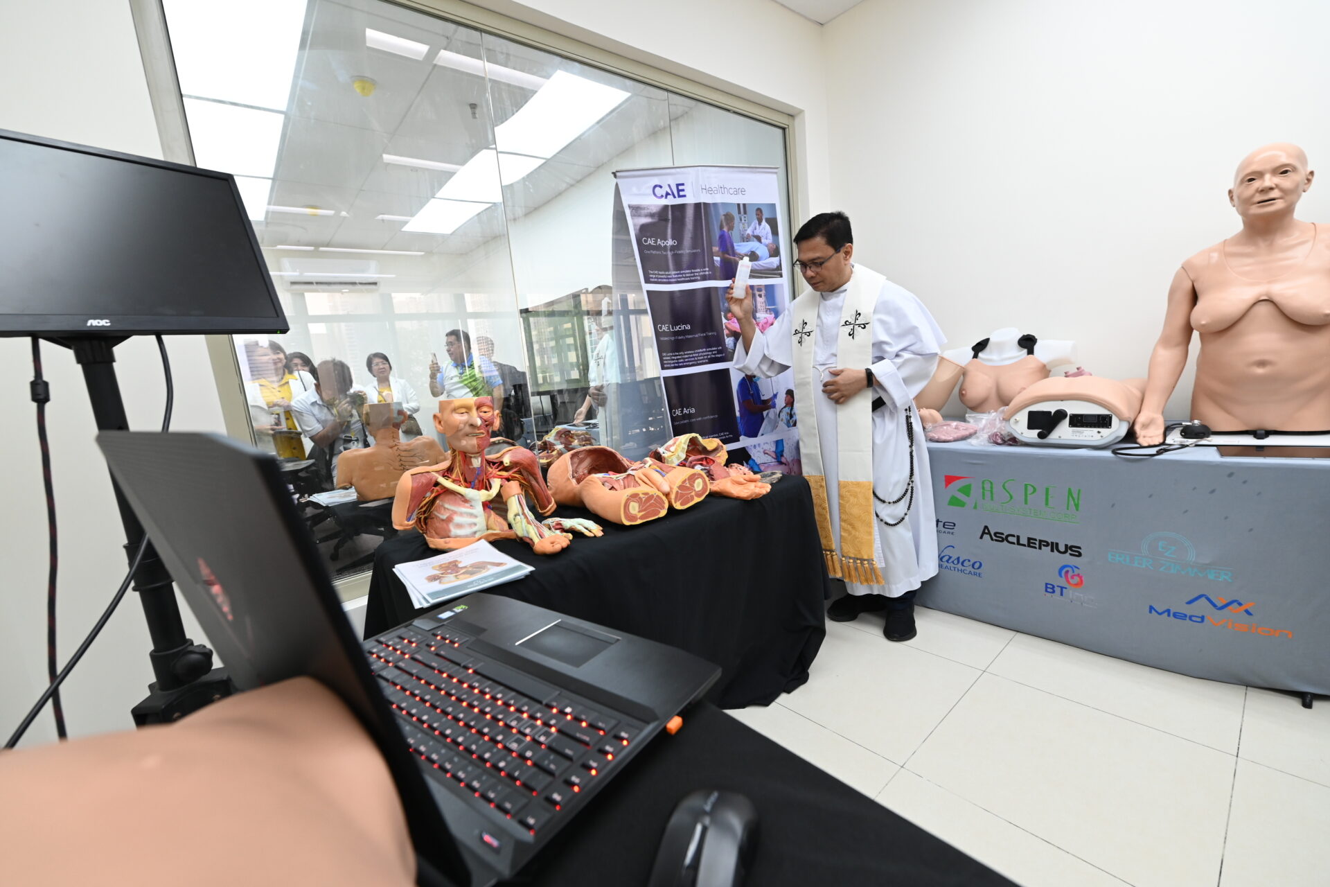 UST-FMS opens Henry Sy Sr. Hall, a new nub for medical simulation and ...