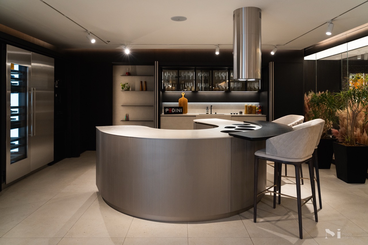 Ahead of the Curve: Moda Interni and Pedini Debut the Most Curved ...