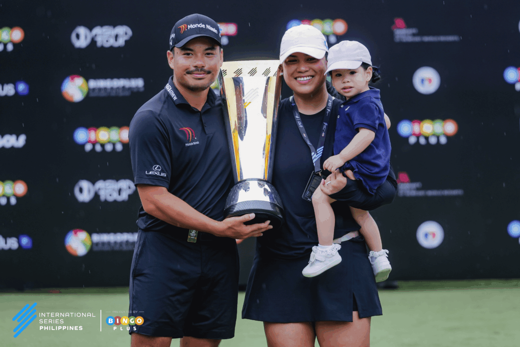 The winner_ Miguel Tabuena, with his family